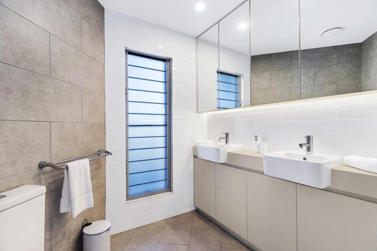 Welcoming Lakeside Getaway With Waterviews, Wifi, Pool & Park Мулулаба Экстерьер фото