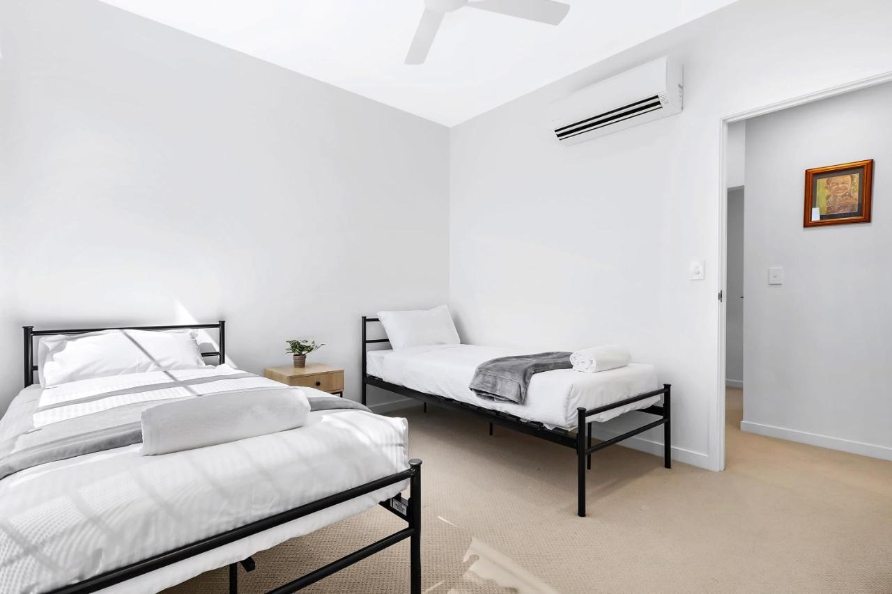 Welcoming Lakeside Getaway With Waterviews, Wifi, Pool & Park Мулулаба Экстерьер фото
